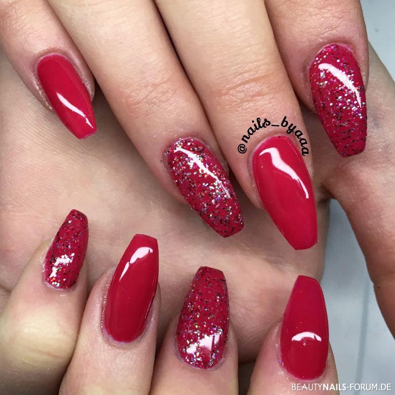 Rote Nagel Ballerina Form